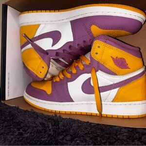 Air Jordan 1 Retro High OG GS University Gold/Light Bordeaux